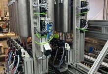 Machine for filling paints into cups