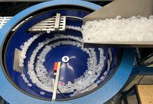 Vibrating tray for paint cups