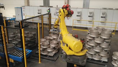 Robotic palletizing after the annealing furnace Robotic palletizing after the annealing furnace