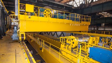 Reducing skewing during crane travel Reducing skewing during crane travel