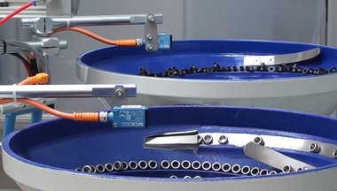 Stroj č. 3 pro montáž válečku a zalisování pastorku na DC-motor Stroj č. 3 pro montáž válečku a zalisování pastorku na DC-motor