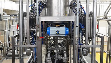 Dosing additives into base material Dosing additives into base material