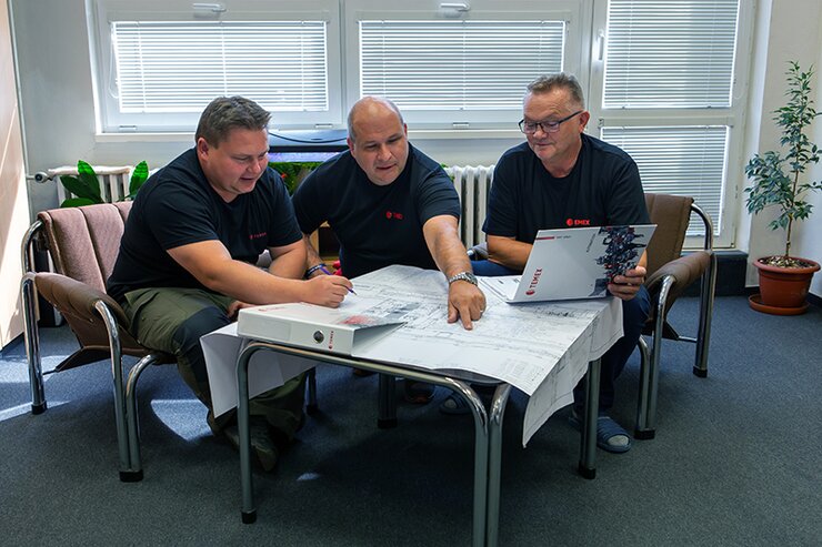 Employees of the Temex Electroprojection Centre